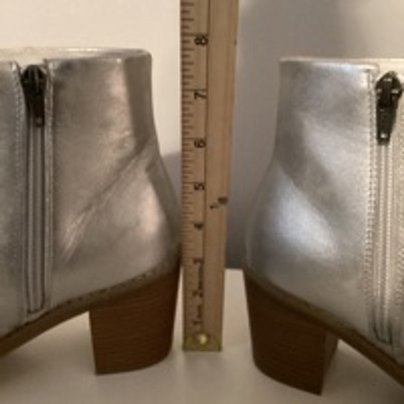 Size 10 Silver Block Heel Zip Pointed Toe Casual Ankle Boots Universal Thread - Picture 8 of 11